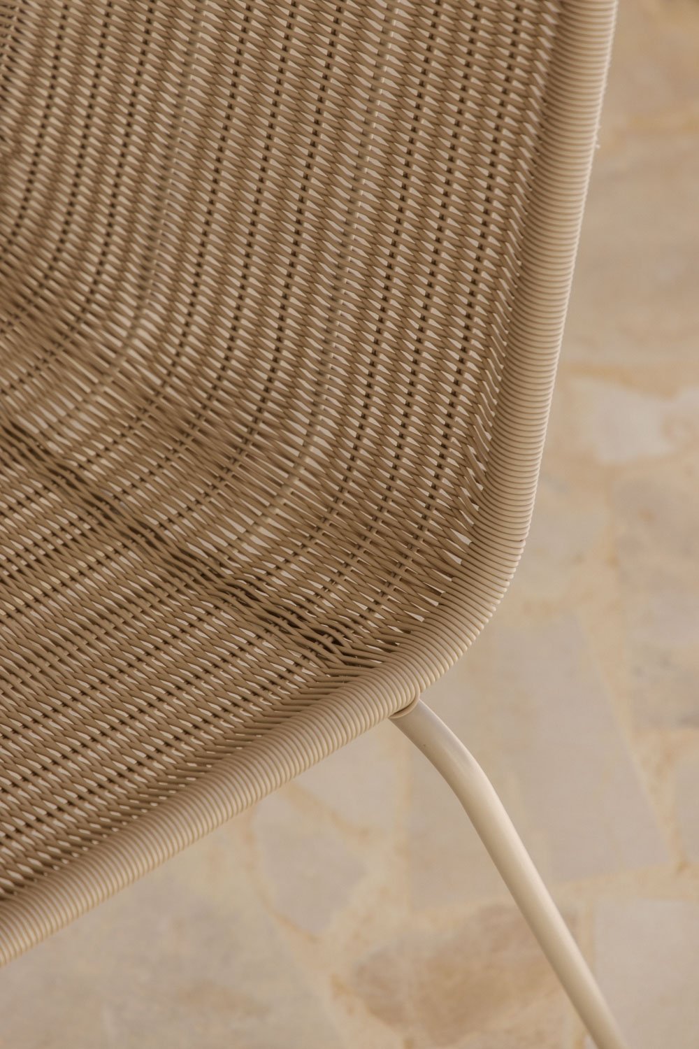 Pack of 4 stackable garden chairs in synthetic rattan Reiven, gallery image 2