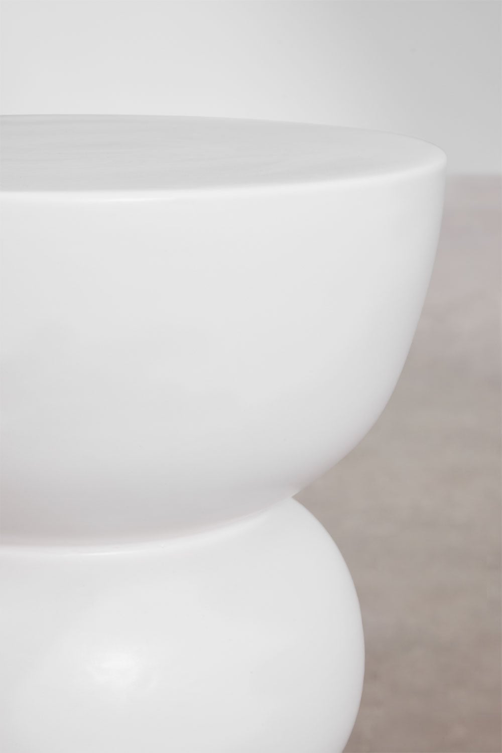 Round Ø35 cm garden side table in dolomite Tiyi, gallery image 2