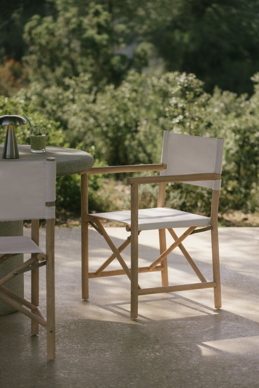 Pack of 4 folding director garden chairs in acacia wood Olivia, gallery image 1