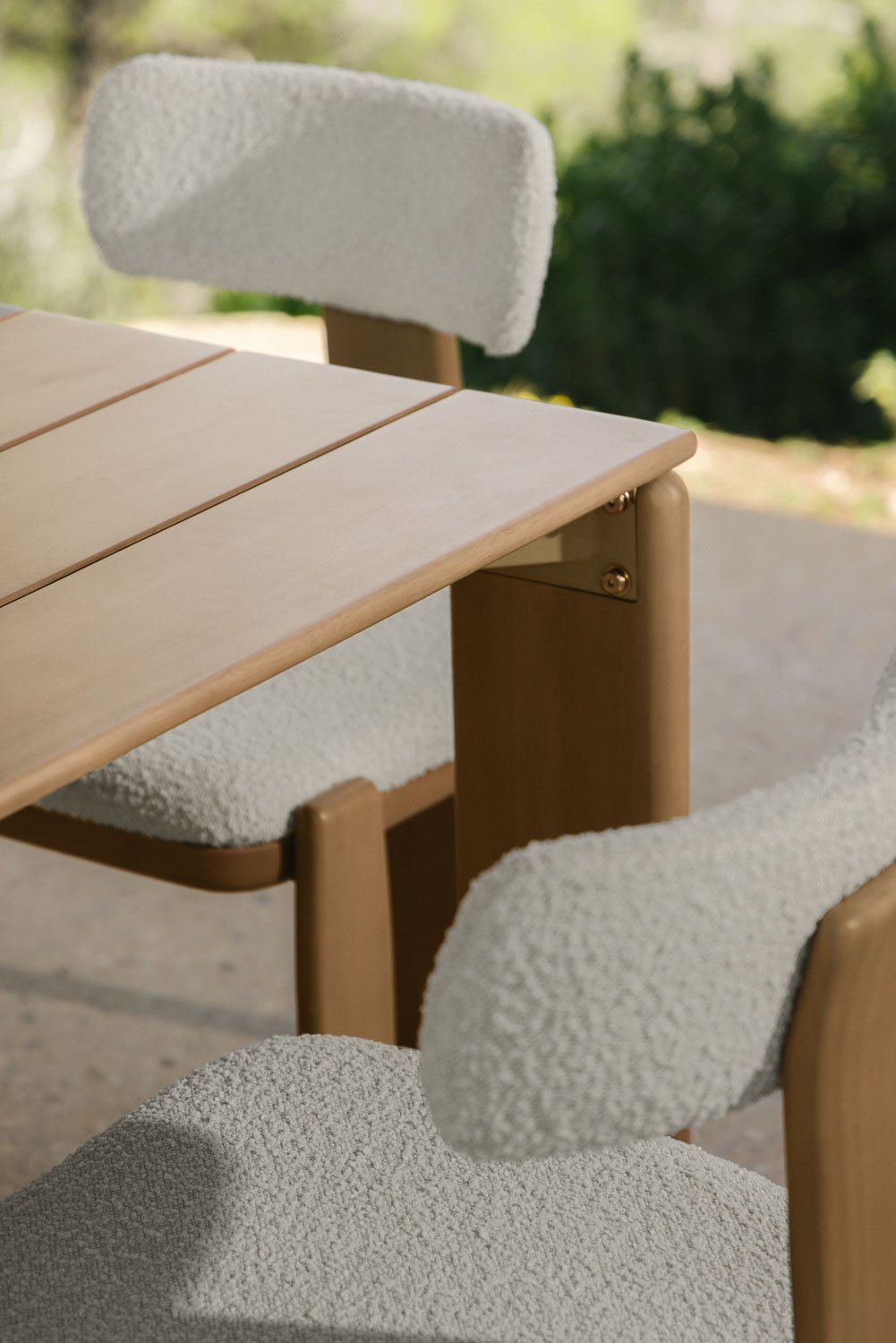 Rectangular garden table in Kandroa acacia wood, gallery image 2