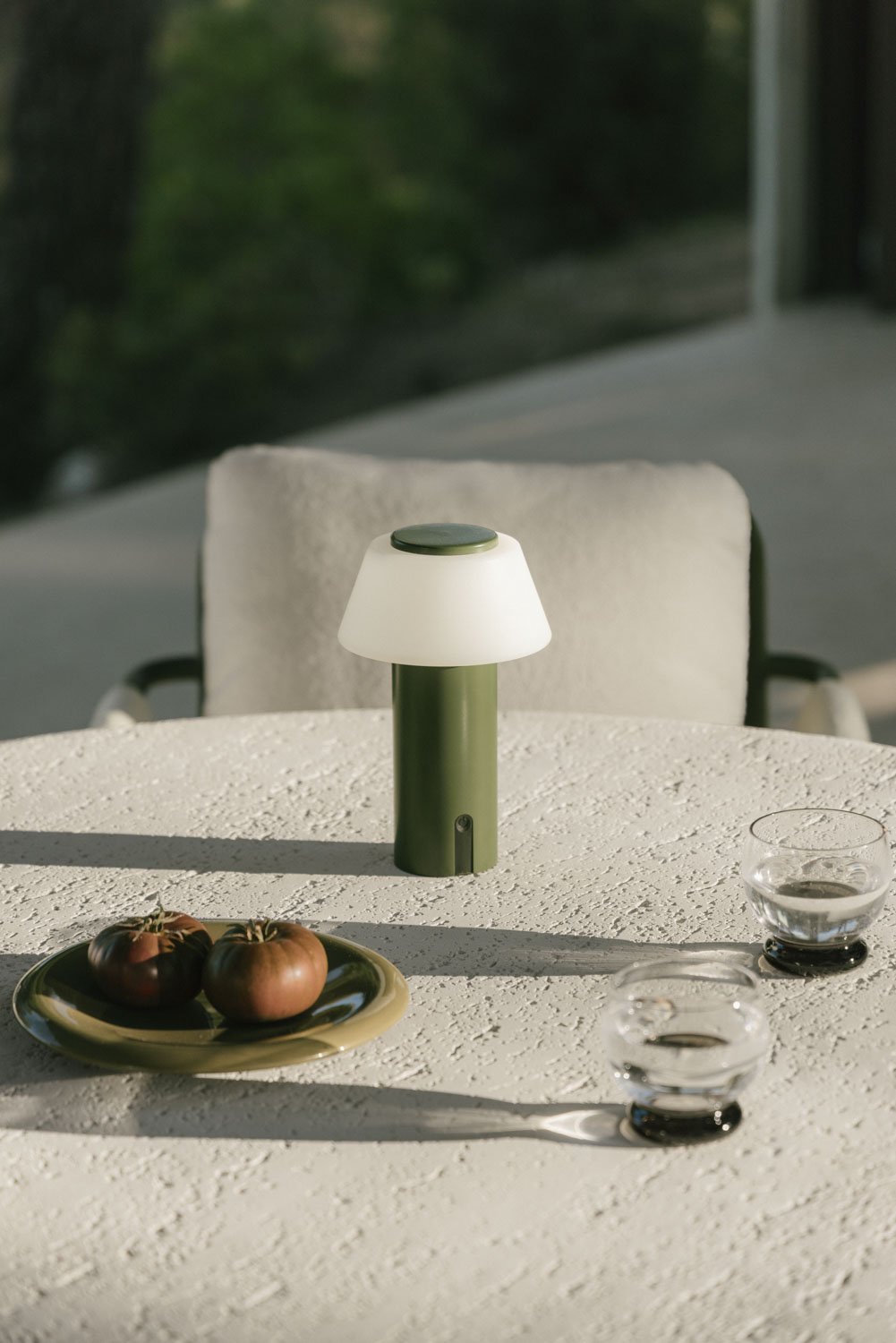 Eloria round garden table Ø120 cm in cement, gallery image 2