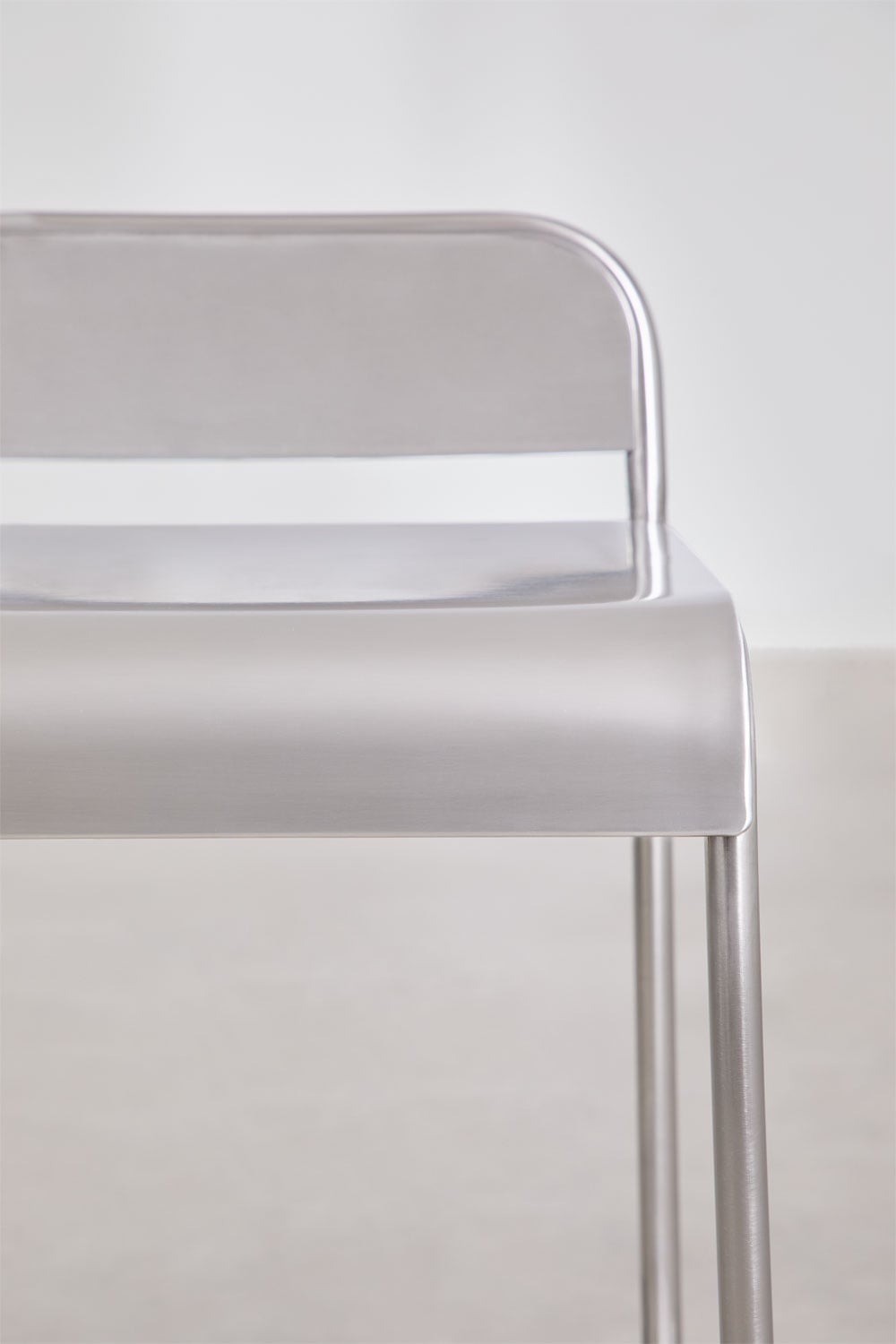 Pack of 4 high stools in stainless steel Narnial, gallery image 6