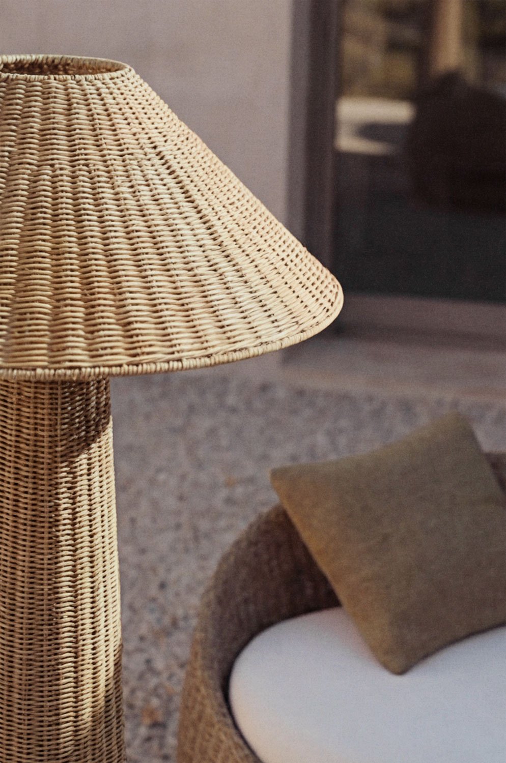 Outdoor floor lamp in synthetic rattan and iron Ekain, gallery image 2