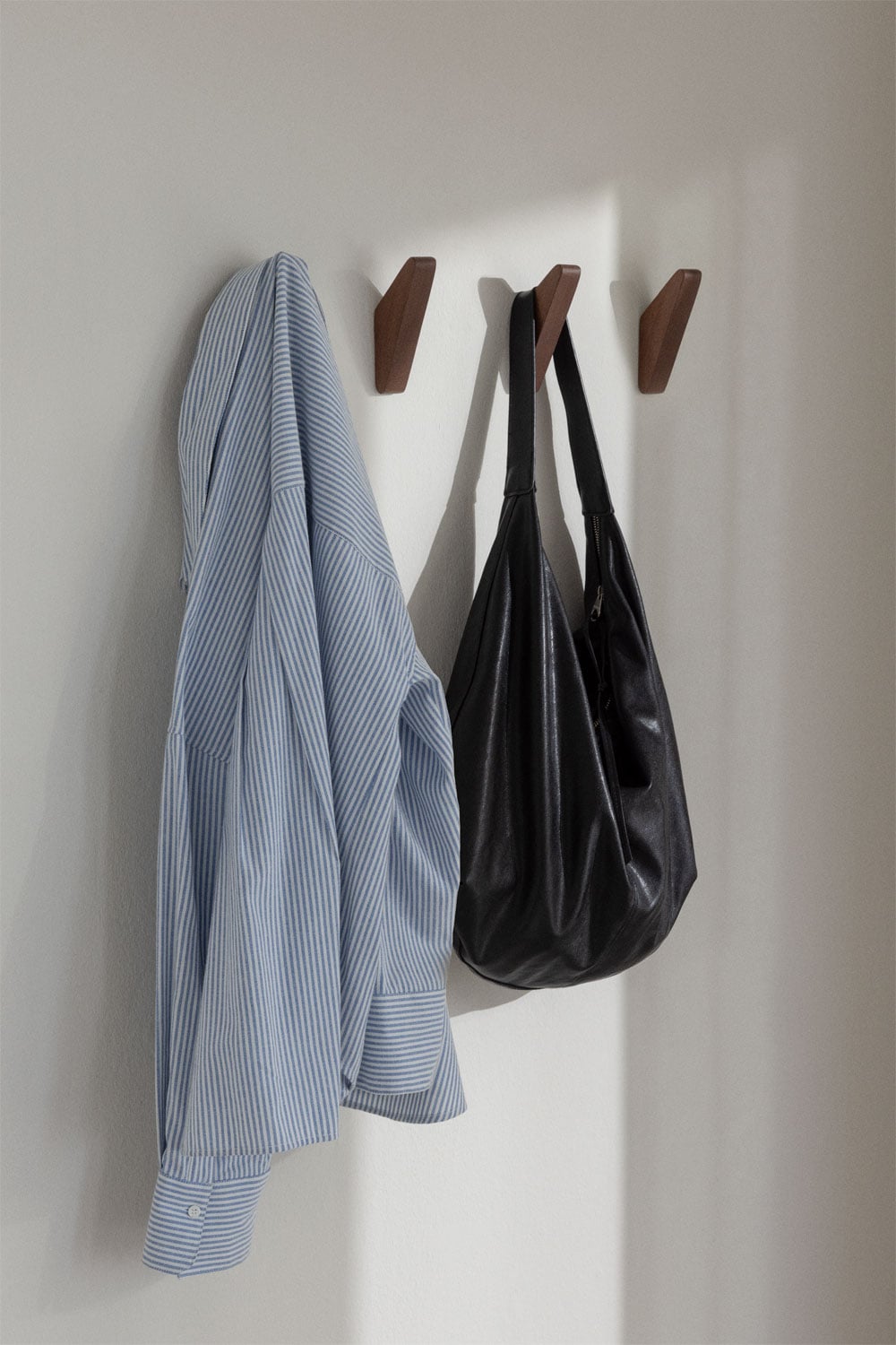 Set of 4 Brana wooden wall hooks, gallery image 1