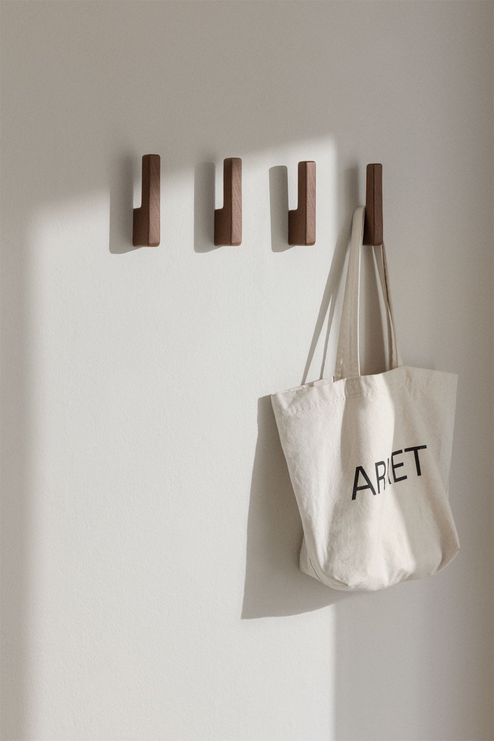 Set of 4 wooden wall hooks Zanter, gallery image 1