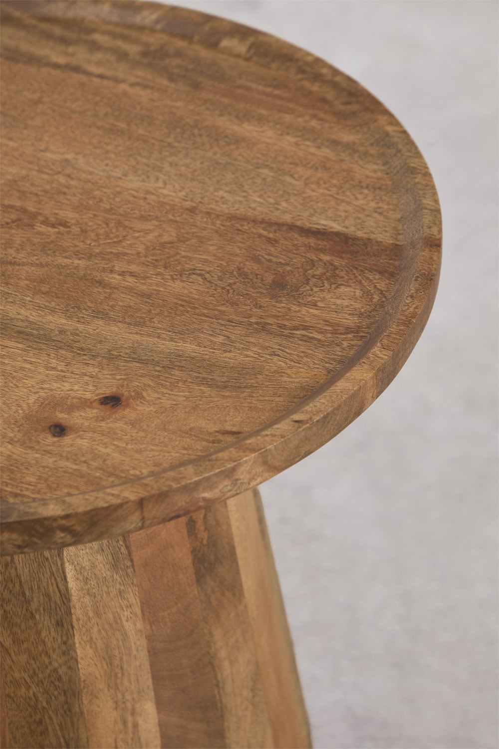 Naiara round nightstand Ø50 cm in mango wood, gallery image 2