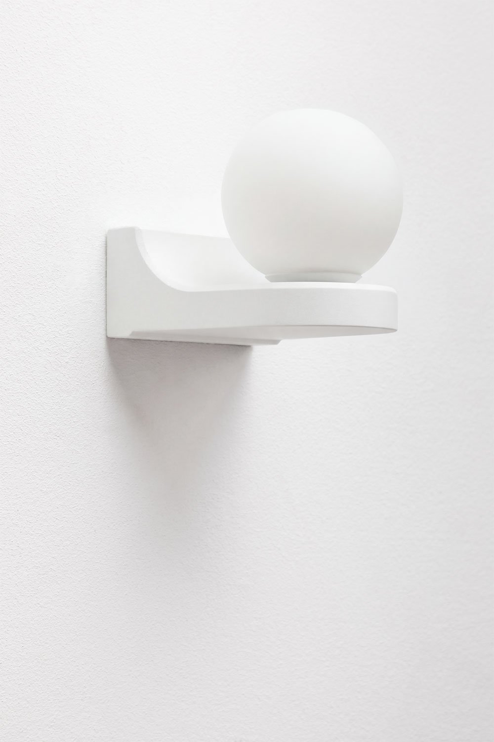 Lanham aluminum outdoor wall light, gallery image 3