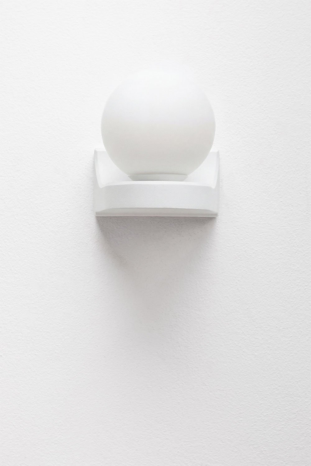 Lanham aluminum outdoor wall light, gallery image 5