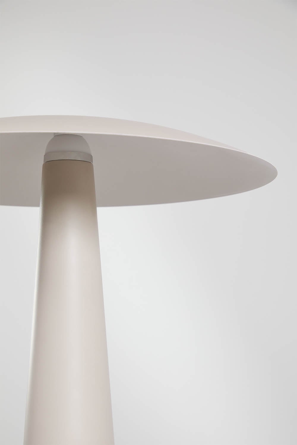 Irune wireless LED outdoor iron floor lamp, gallery image 4