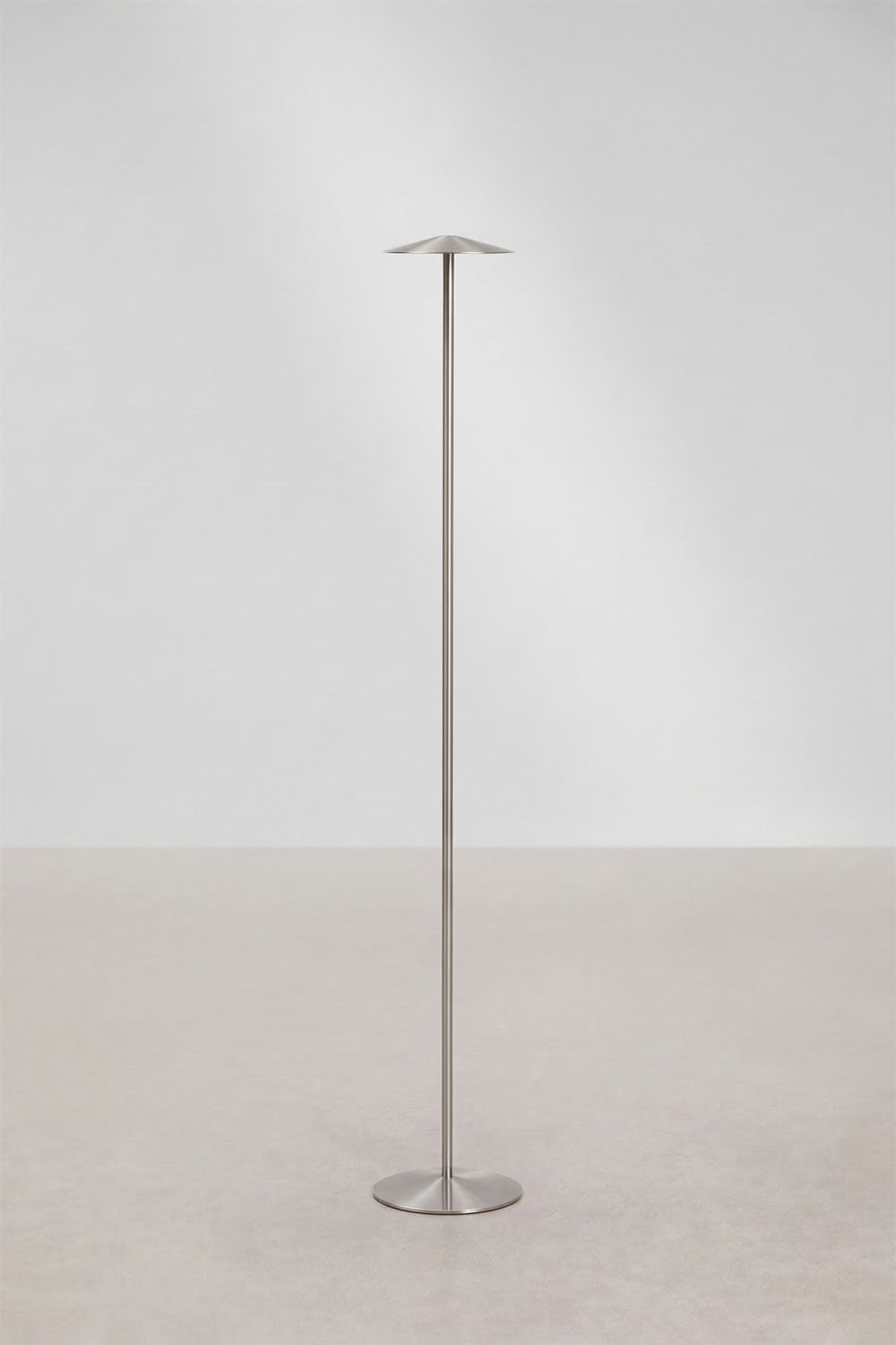 Emilein wireless LED outdoor iron floor lamp, gallery image 1