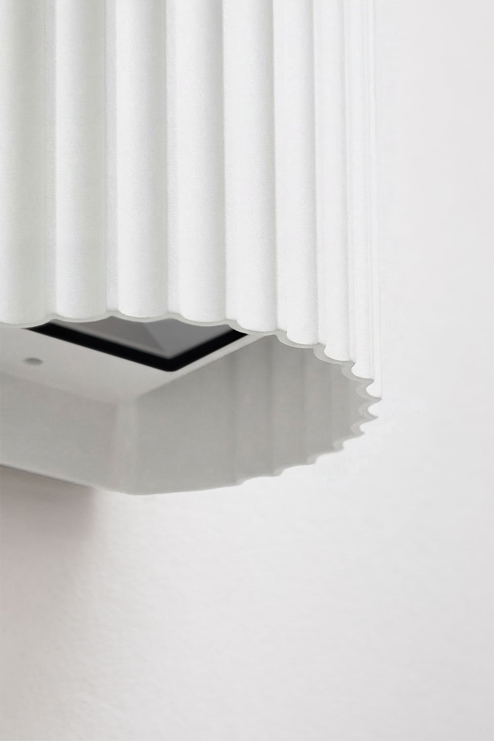 Barein aluminum LED outdoor wall light, gallery image 7