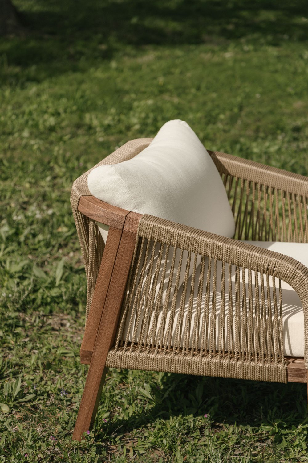 Pack of 2 garden armchairs in acacia wood Dubai, gallery image 2