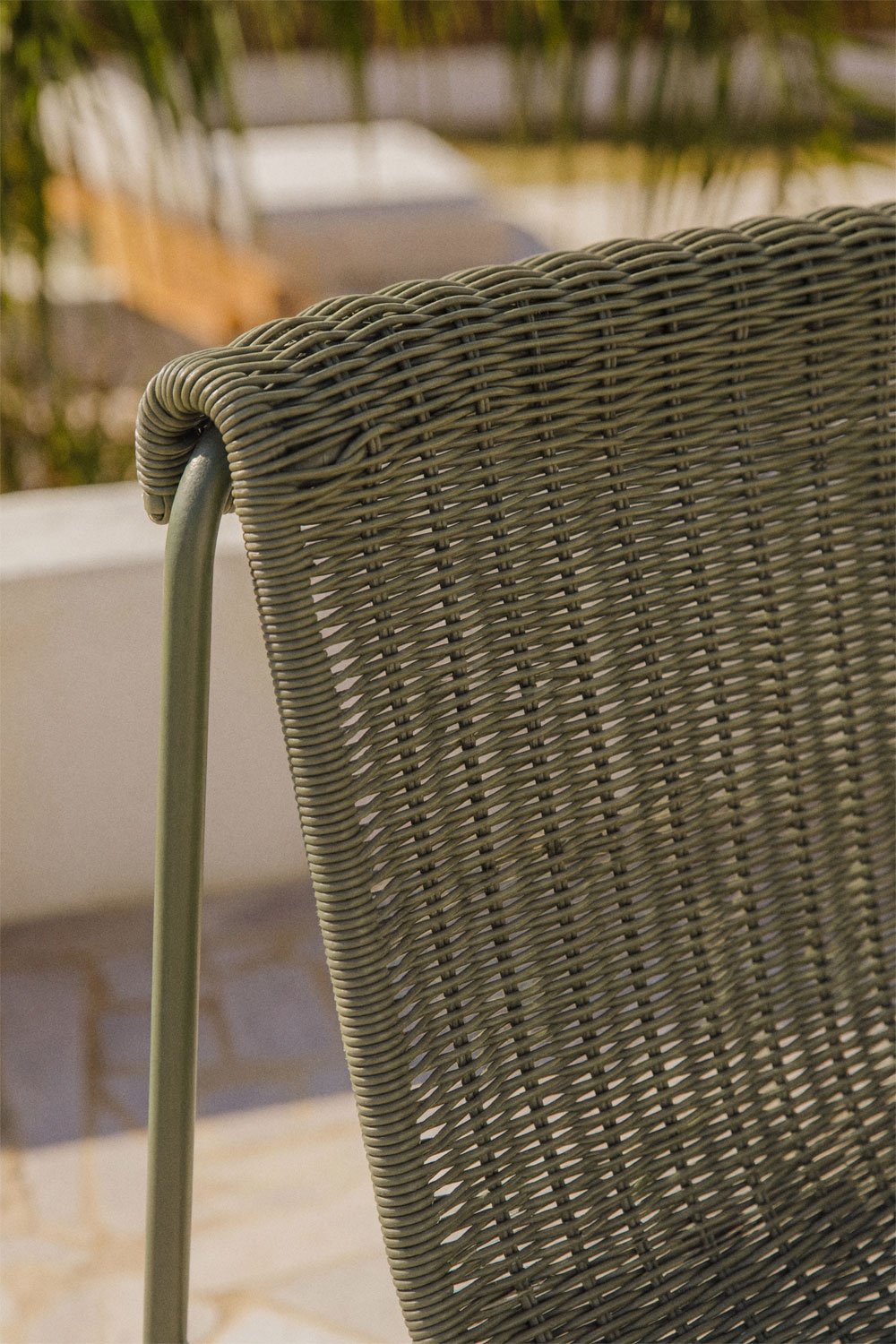 Pack of 4 garden chairs in synthetic rattan and steel Revia, gallery image 2