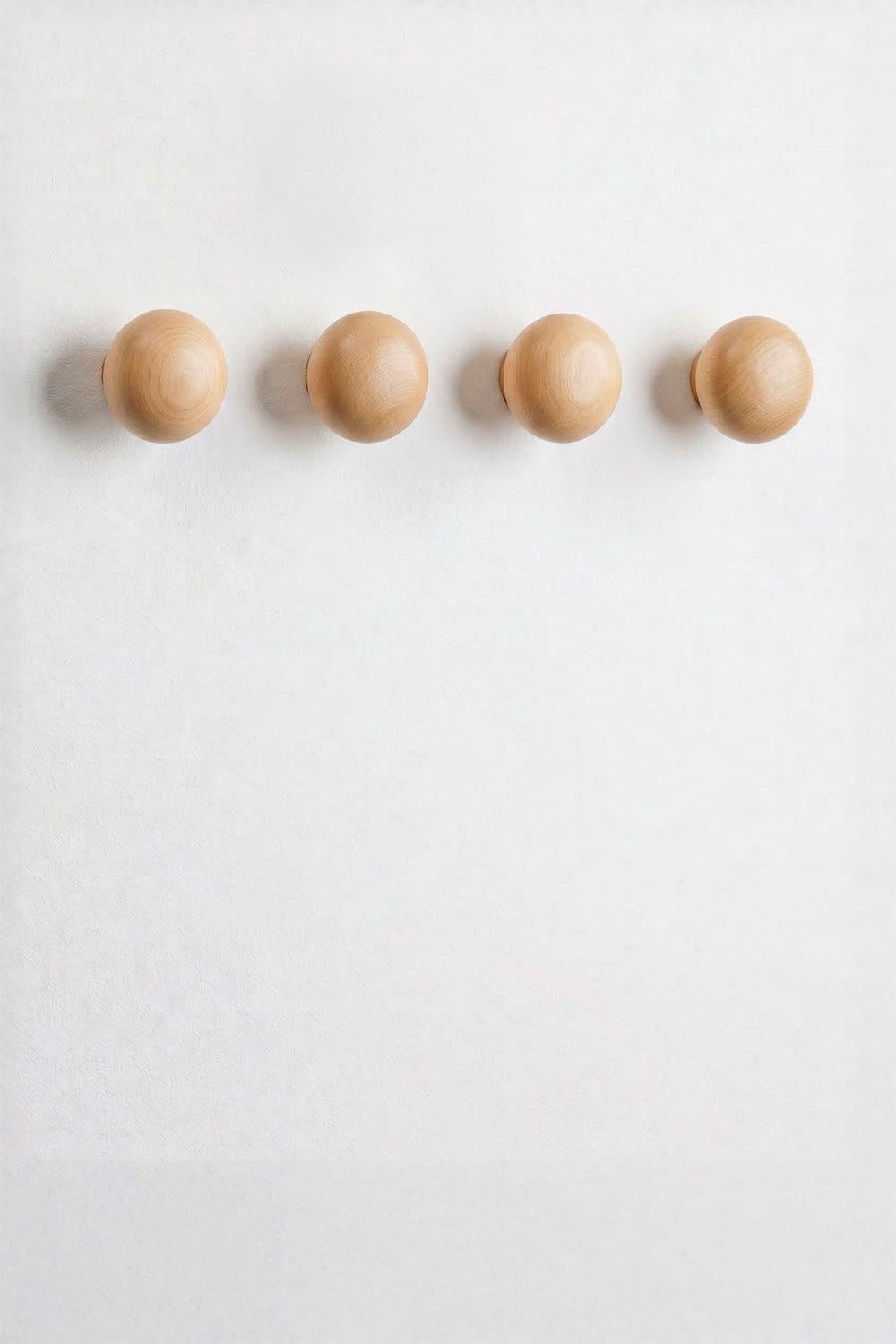 Set of 4 wooden wall hooks Crel, gallery image 1