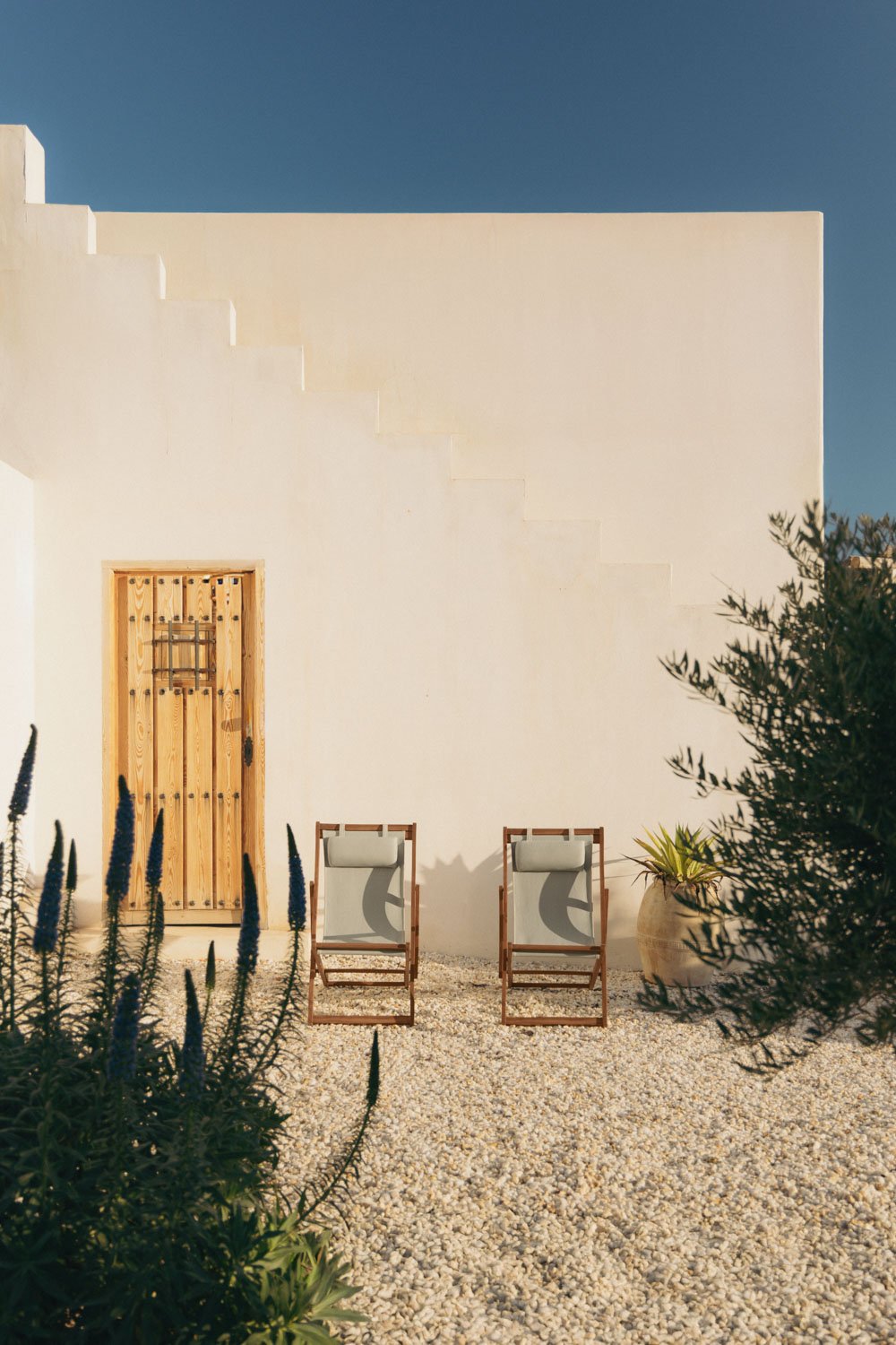 Pack of 2 folding wooden hammocks with Kardis cushion, gallery image 1