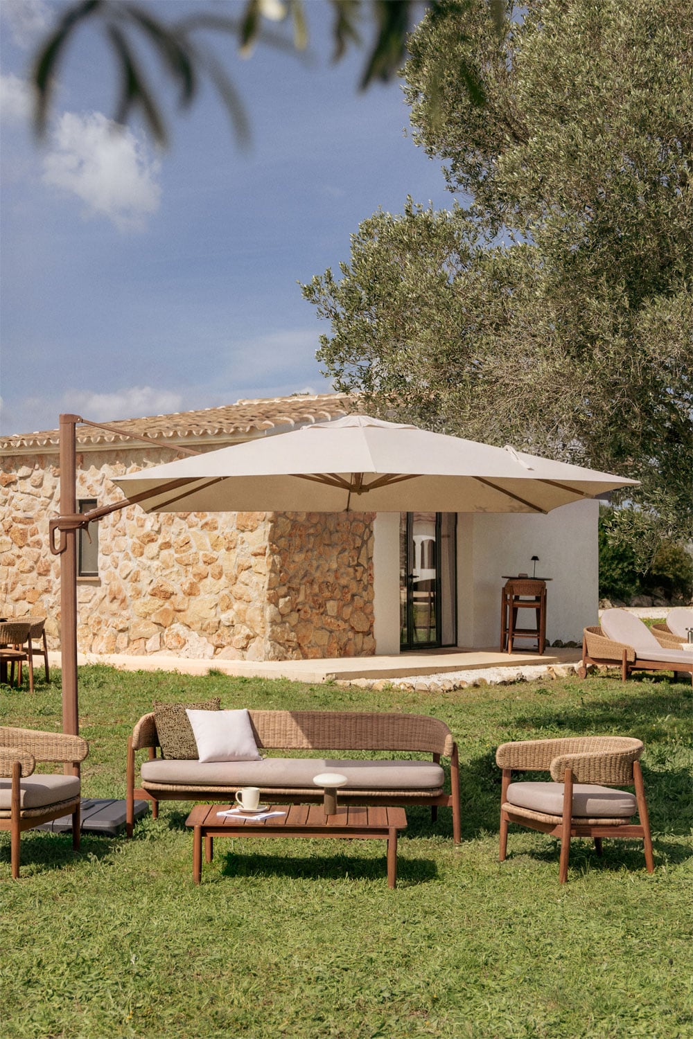 Cannes fabric and aluminum parasol, gallery image 1