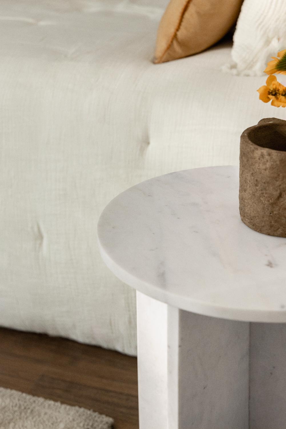 Pack of 2 round bedside tables Ø35 cm in Mencia marble, gallery image 3