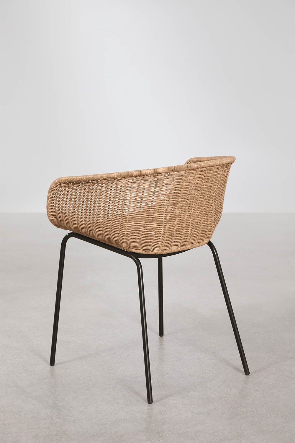 Pack of 2 garden chairs with armrests in synthetic wicker and steel New Tulua, gallery image 3