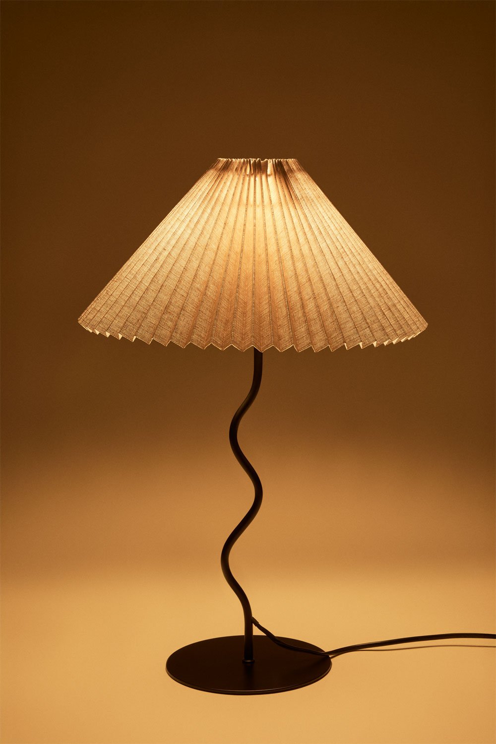 Siliema table lamp in iron and linen, gallery image 4