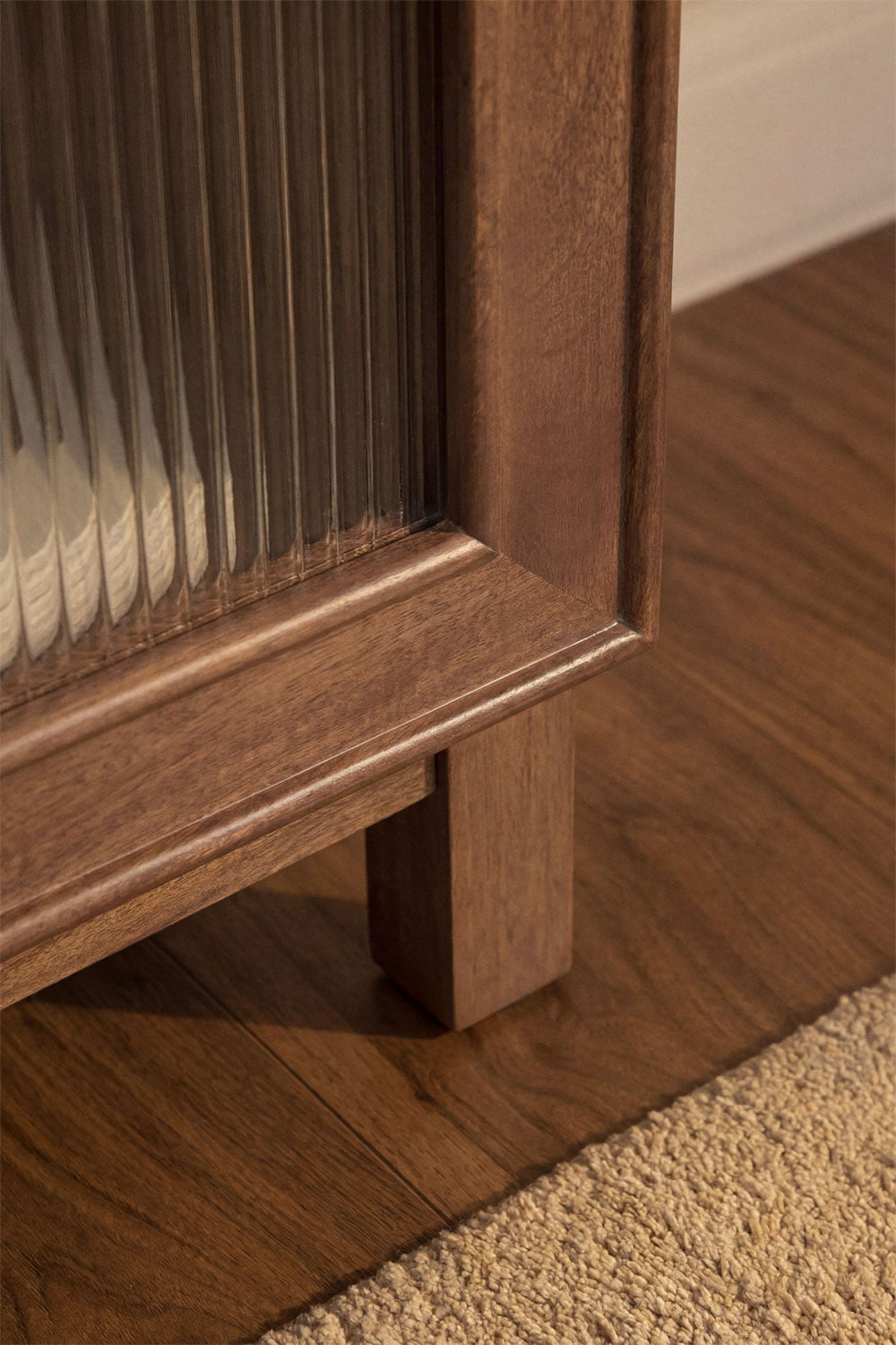 Square bedside table 45x45 cm in mango wood and glass Ildara, gallery image 2