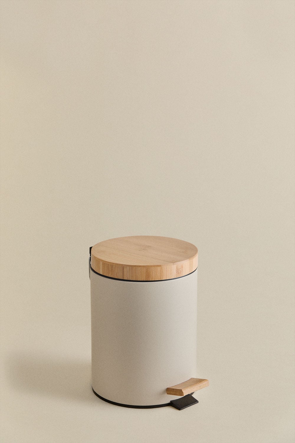 Outdoor pedal bin in galvanized steel and bamboo Sosua, gallery image 1