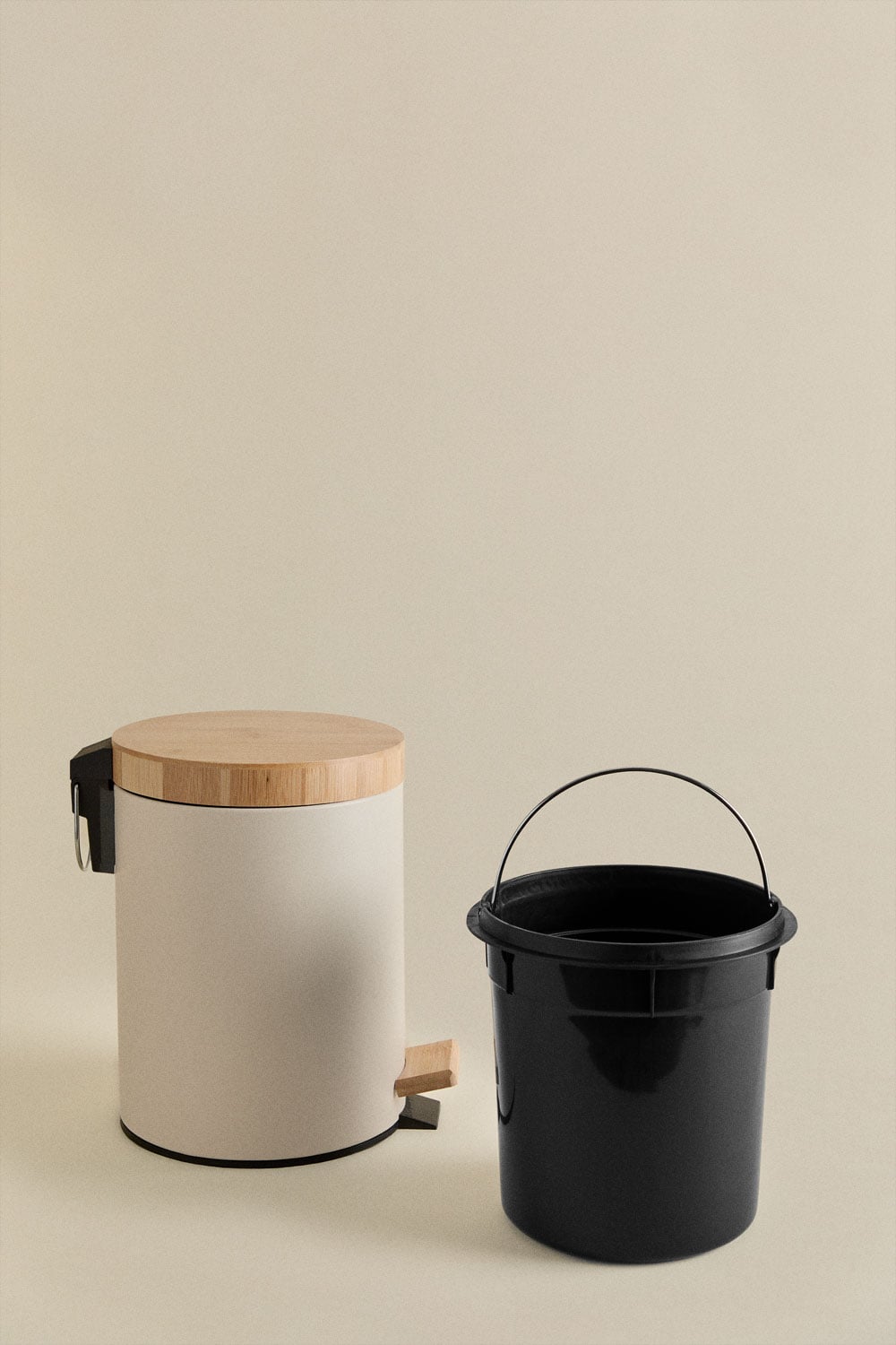 Outdoor pedal bin in galvanized steel and bamboo Sosua, gallery image 5