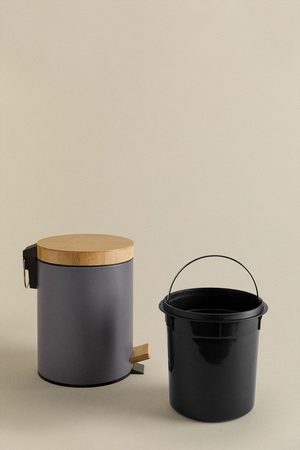 Outdoor pedal bin in galvanized steel and bamboo Sosua, gallery image 5