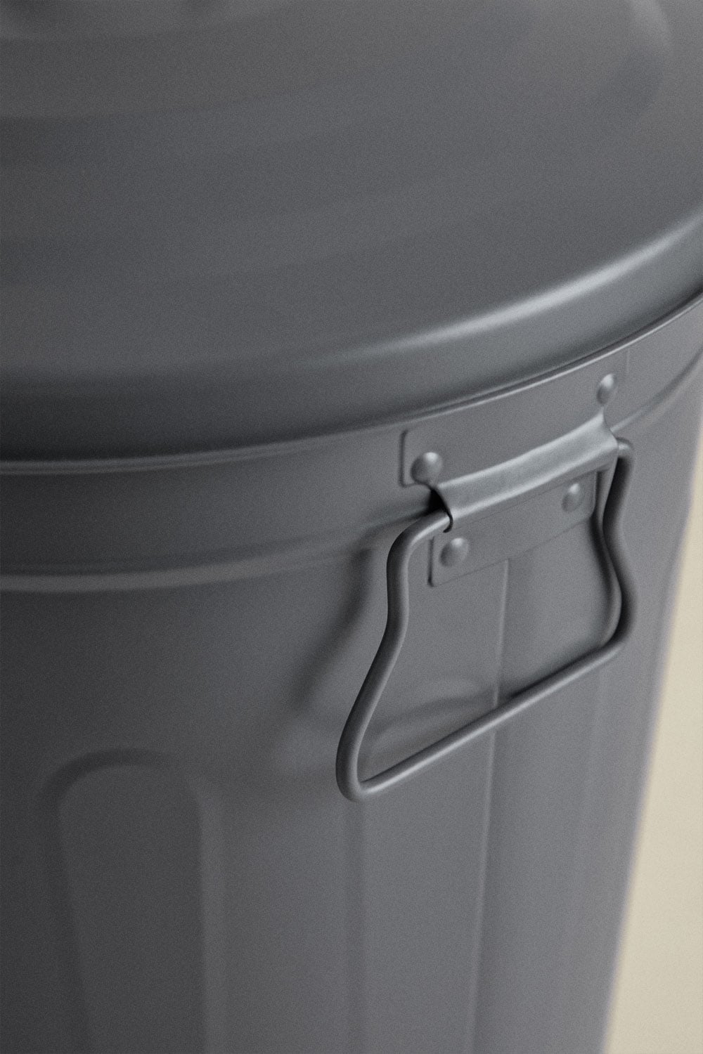 Outdoor trash can with lid in galvanized steel Susi, gallery image 3