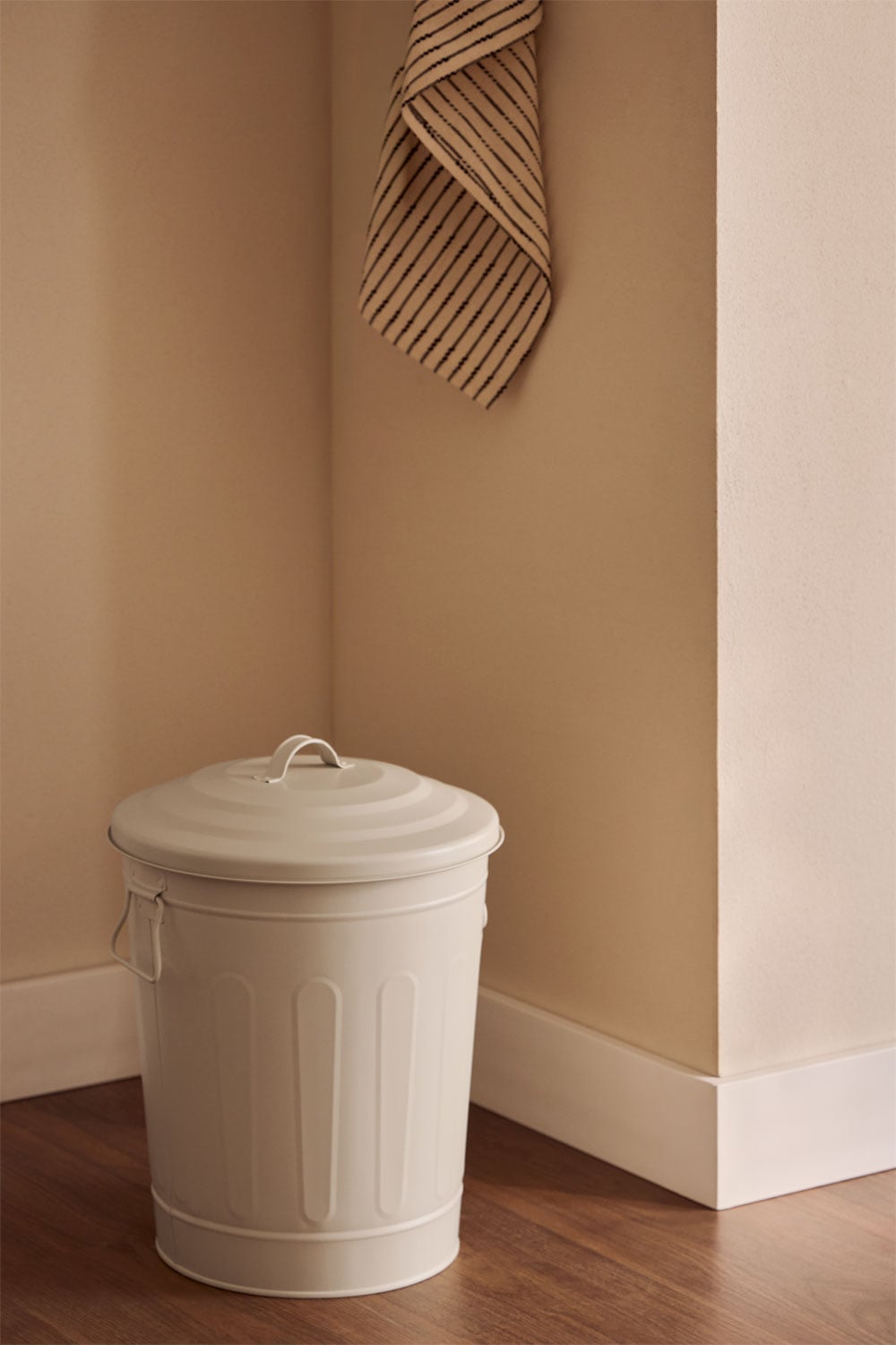Trash can with lid in galvanized steel Susi, gallery image 1