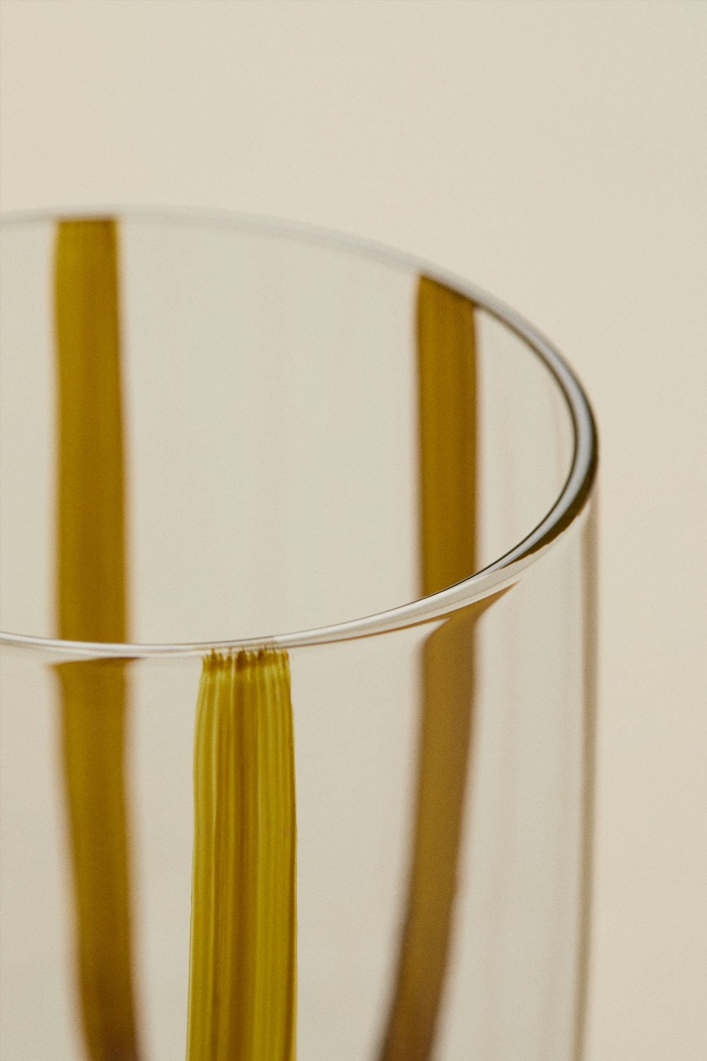 Pack of 4 wine glasses 27.5 cl in Jalviana glass, gallery image 4