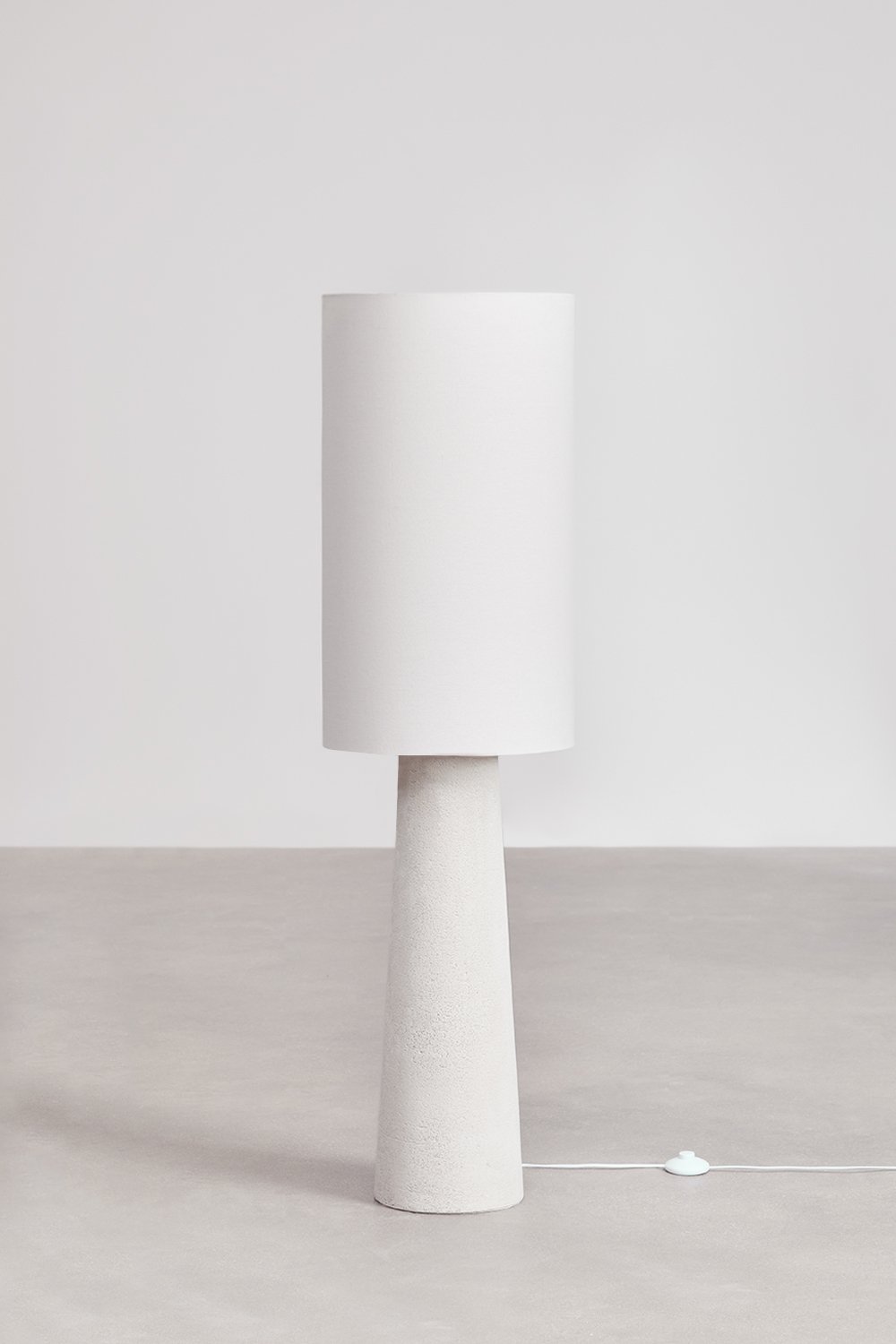Loana floor lamp in linen and fiberglass, gallery image 3