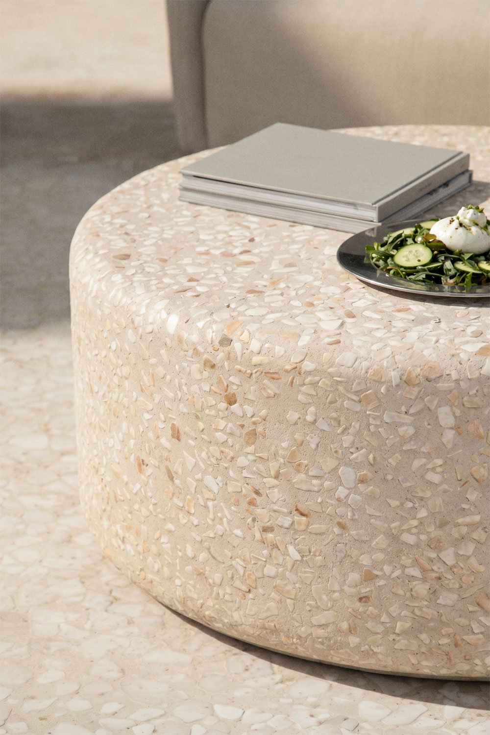 Round Ø90 cm Elyndra cement garden coffee table, gallery image 2