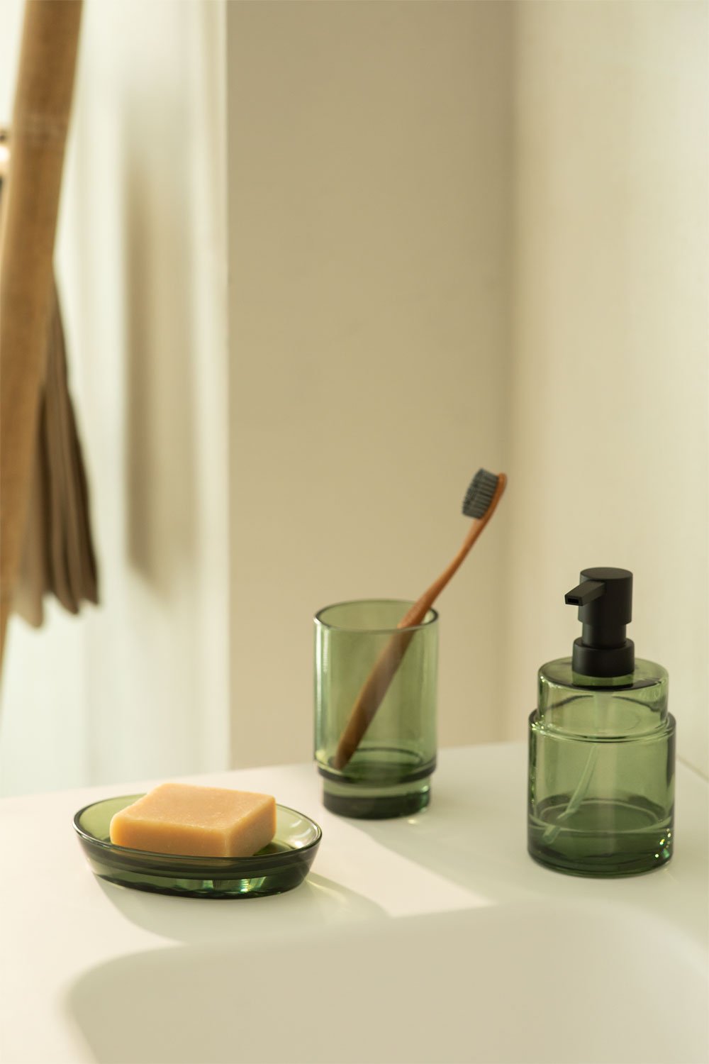 Bathroom set in deep olive green glass Helmont, gallery image 1
