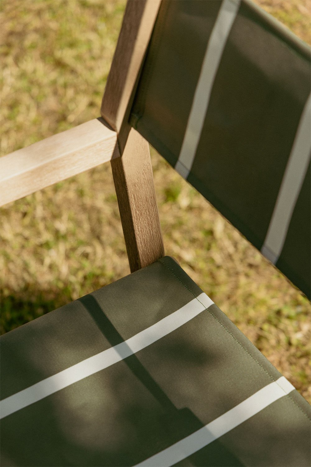 Pack of 4 folding director garden chairs in Rondonia acacia wood, gallery image 2
