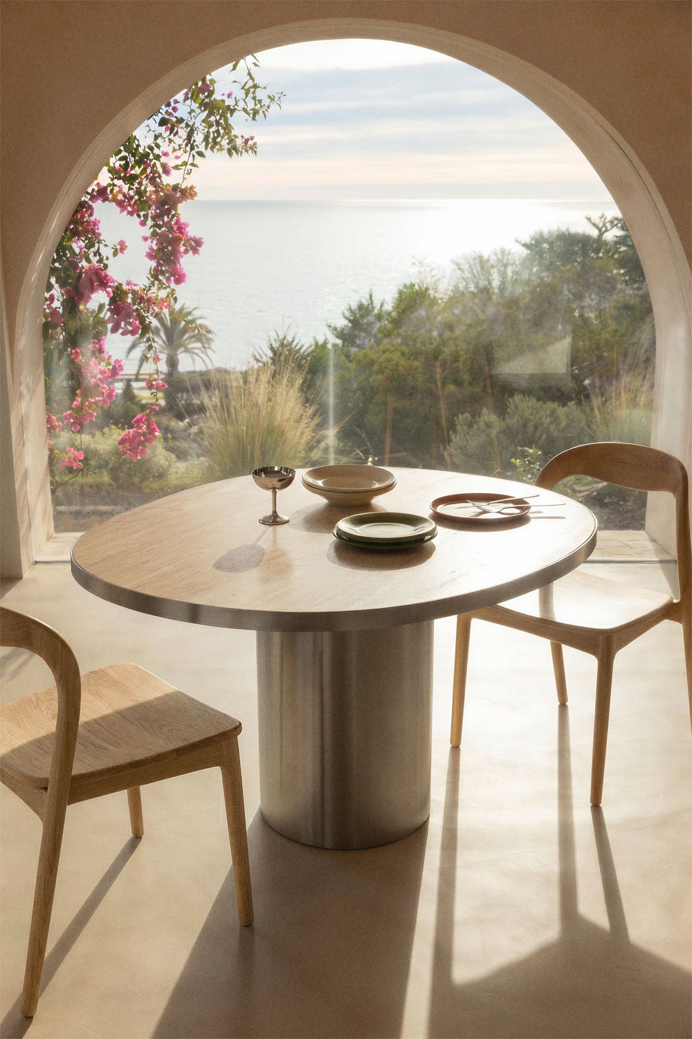 Fertrix oval dining table 120x100 cm in natural stone and stainless steel, gallery image 1