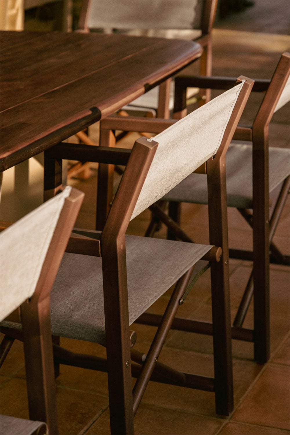 Pack of 2 folding director garden chairs in Rondonia acacia wood, gallery image 2