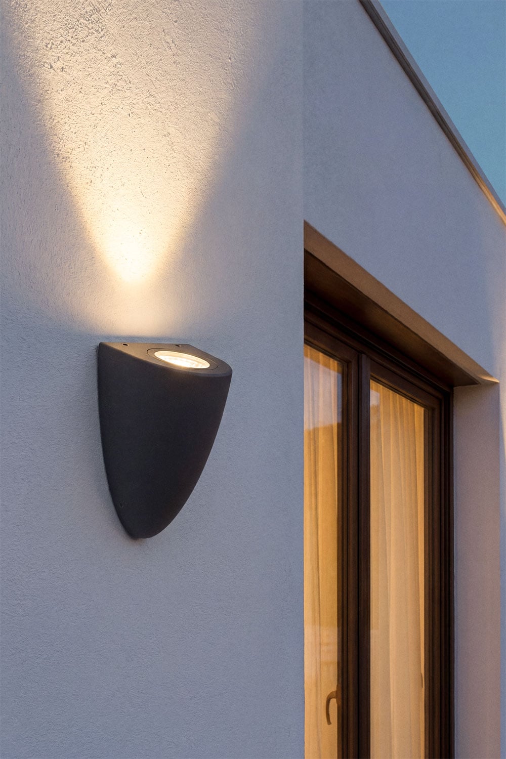 Seattle outdoor wall light in aluminum, gallery image 2