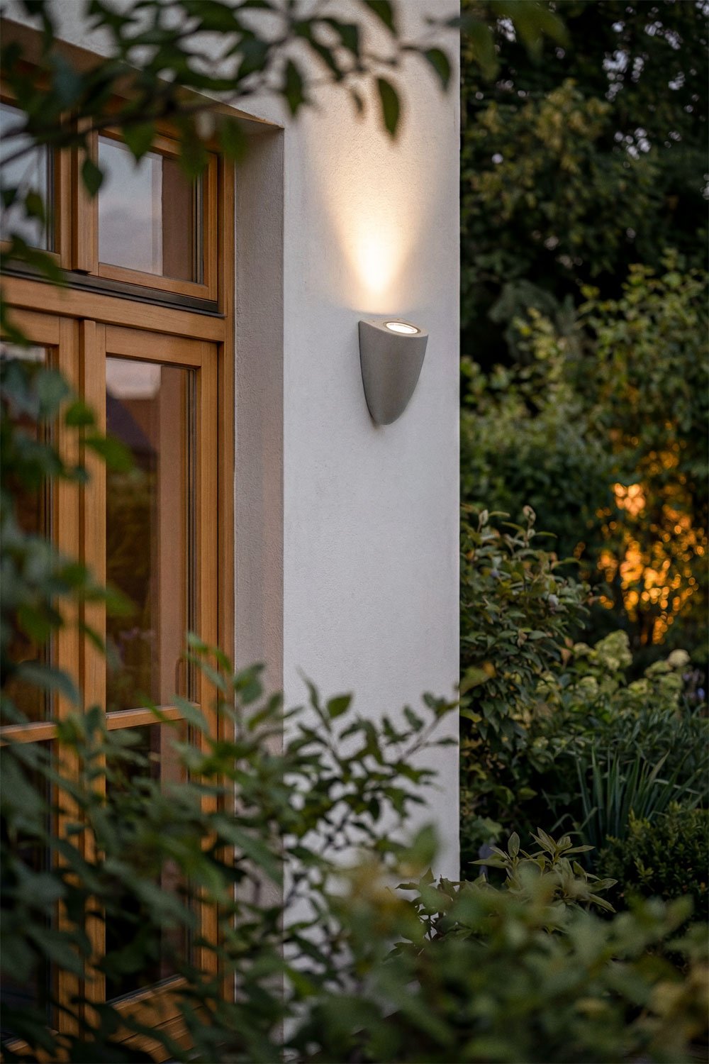 Seattle outdoor wall light in aluminum, gallery image 1