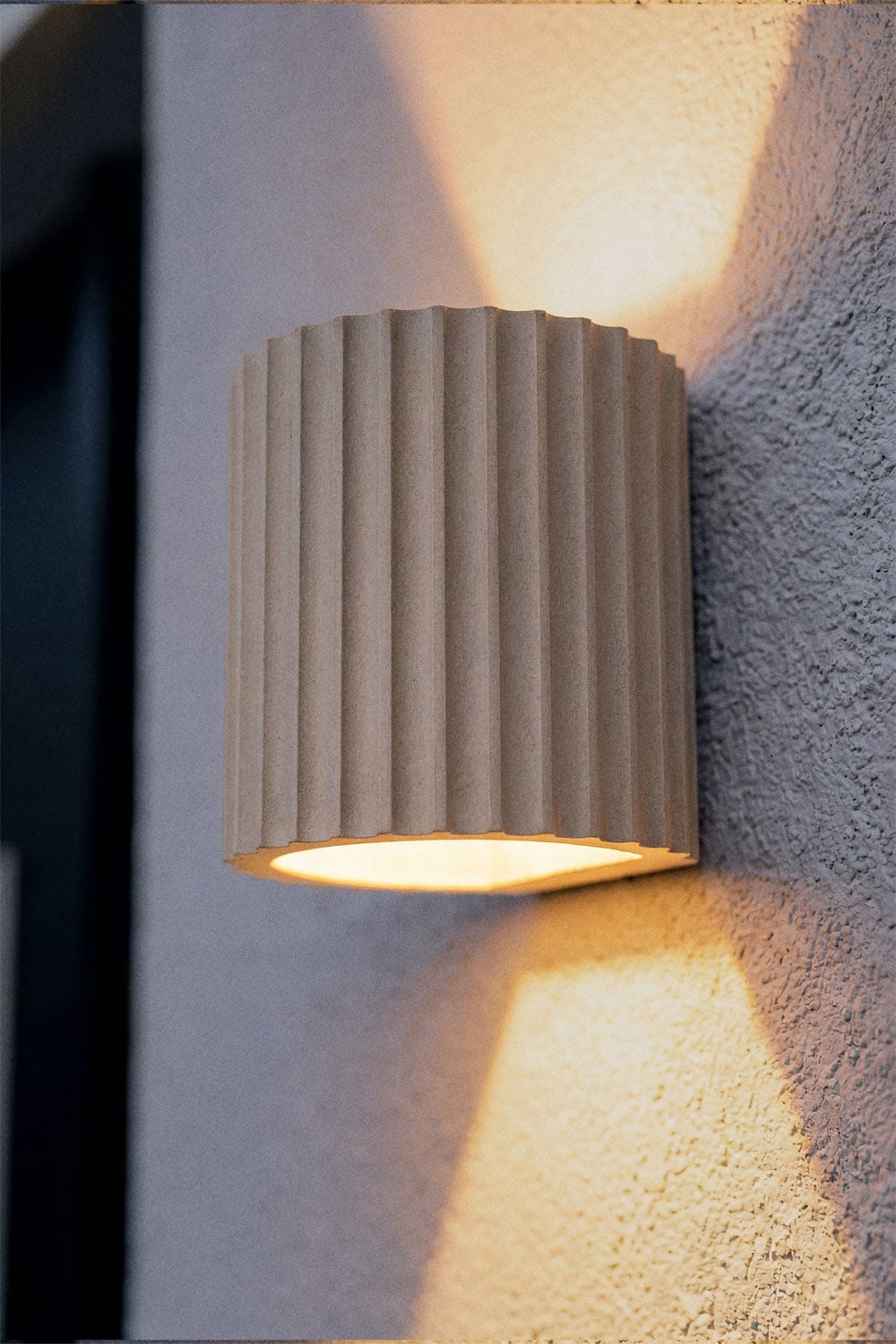 Barein aluminum LED outdoor wall light, gallery image 2