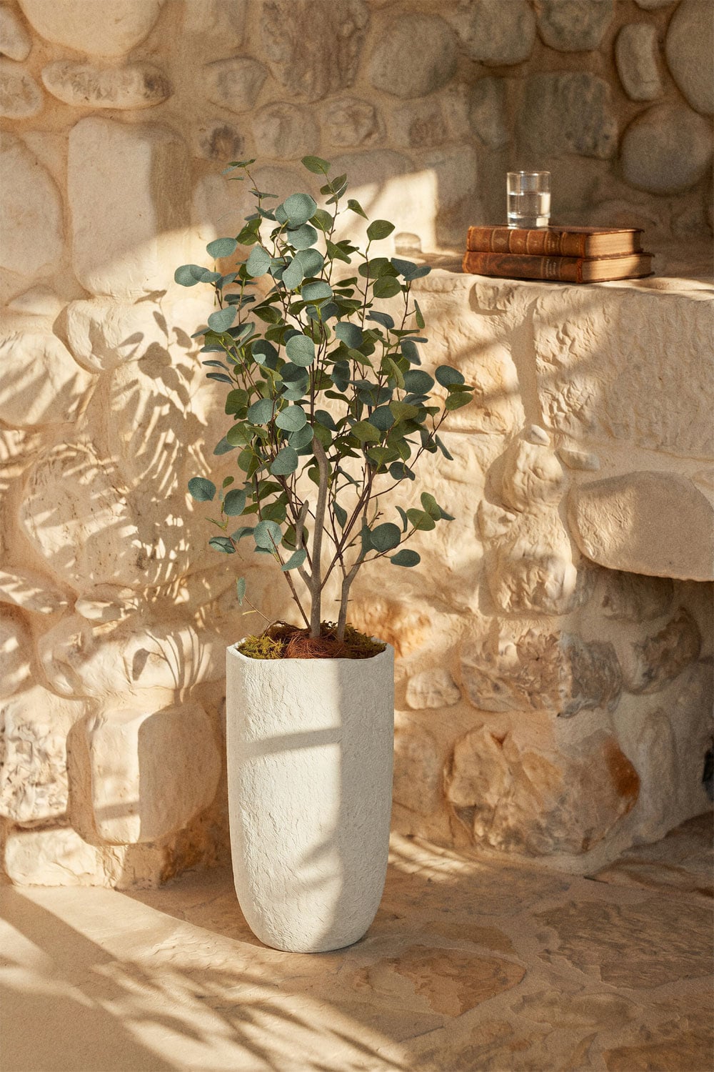 Outdoor cement planter Nuria, gallery image 1