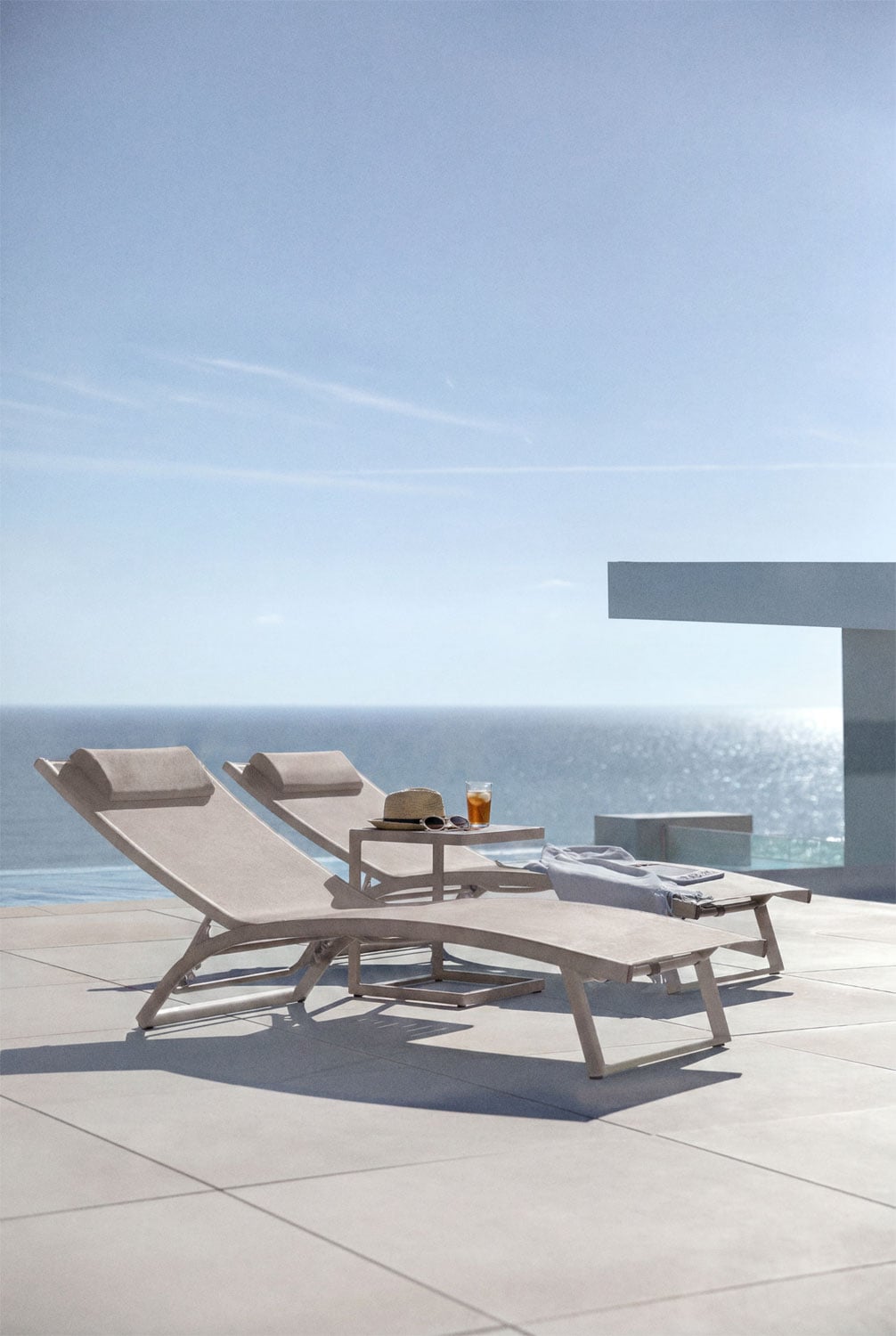 Pack of 2 reclining aluminum sun loungers with Dulem cushion, gallery image 1