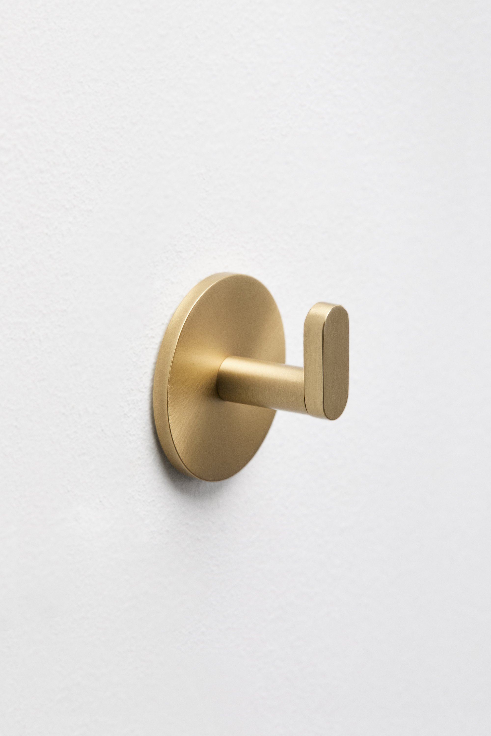 Adhesive bathroom hook in brushed gold stainless steel Caldrumi, gallery image 3