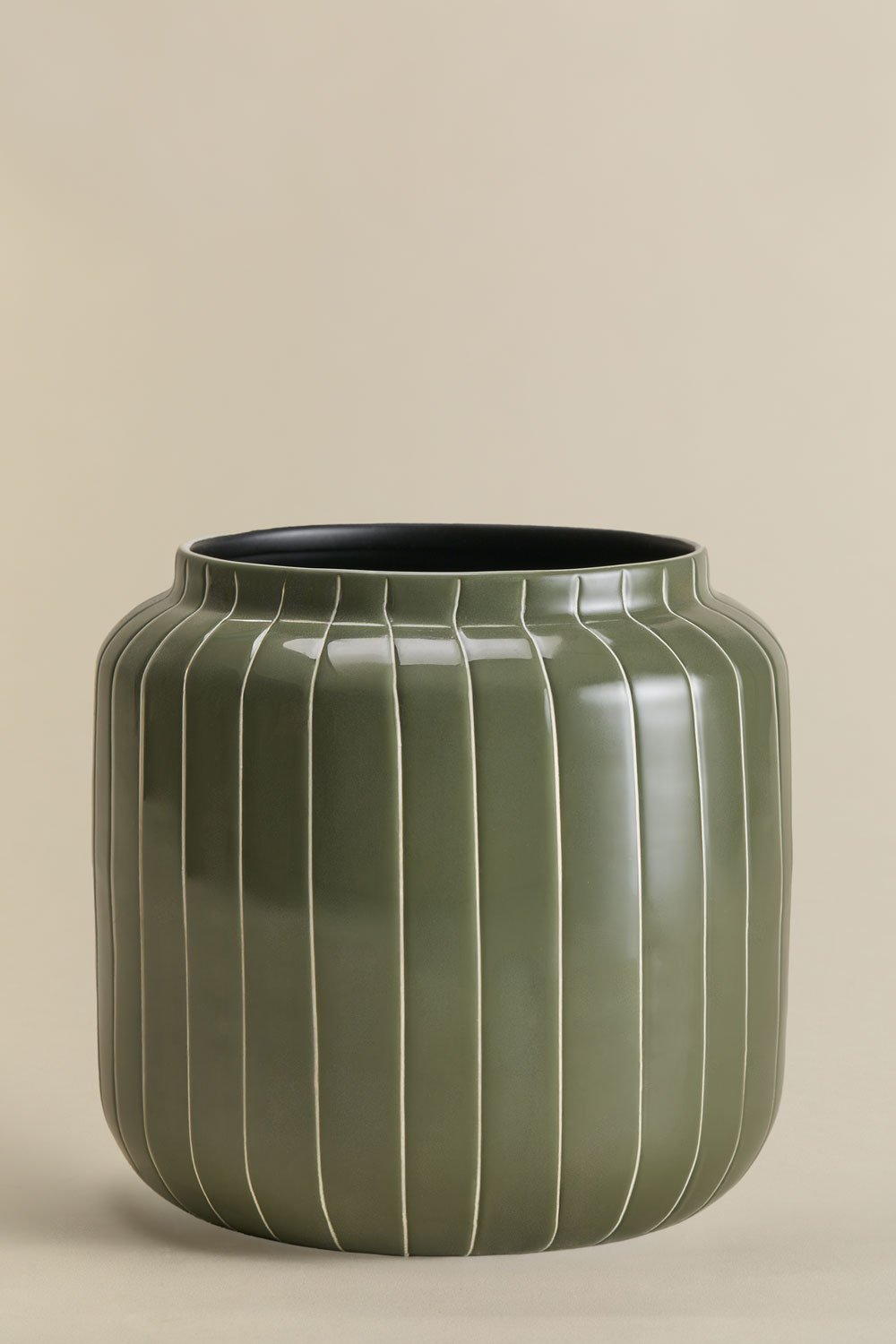 Bieberlis iron vase, gallery image 3