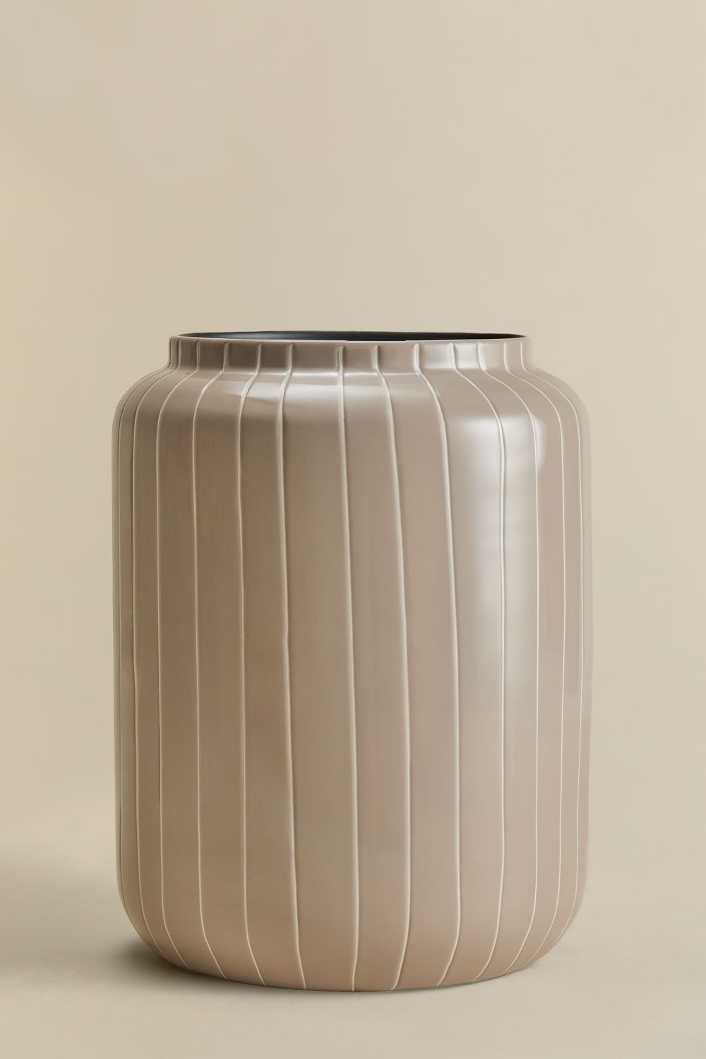 Bieberlis iron vase, gallery image 3
