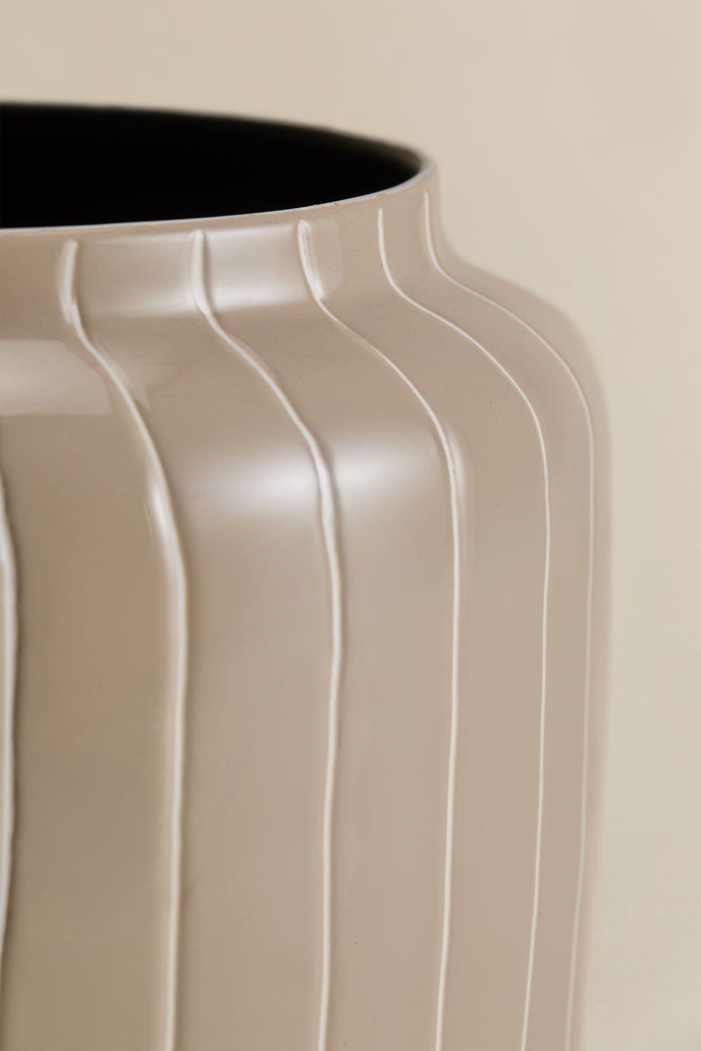 Bieberlis iron vase, gallery image 2