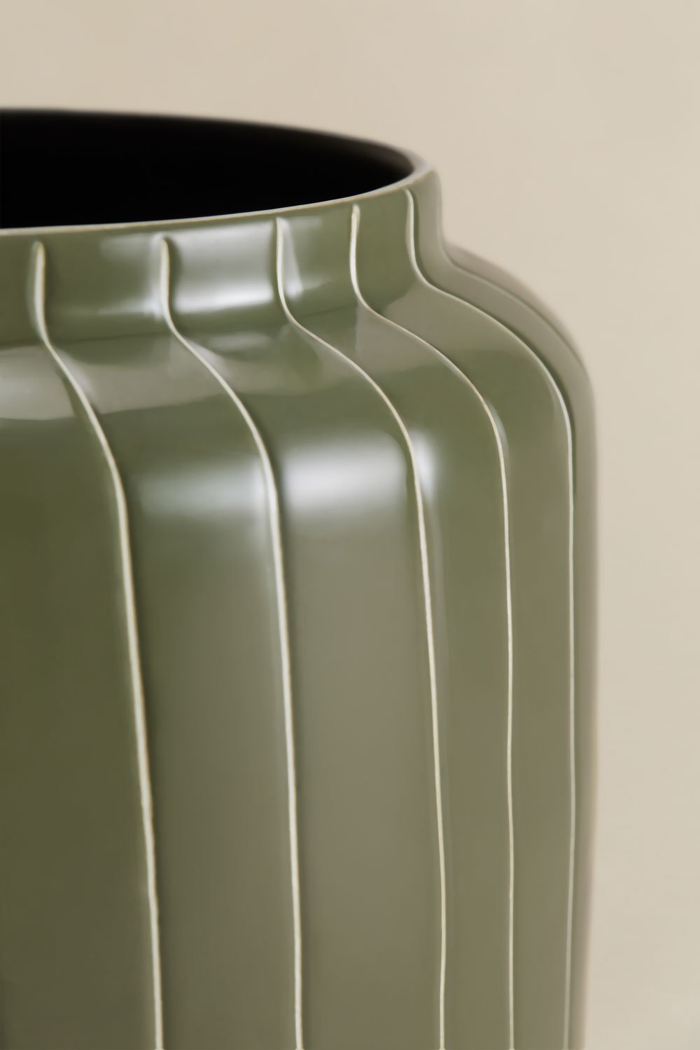 Bieberlis iron vase, gallery image 4