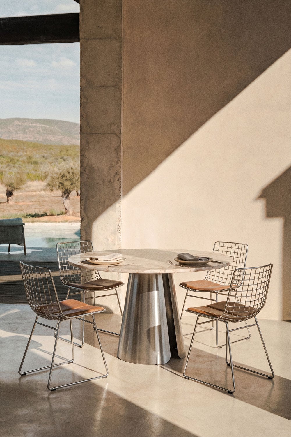 Baelor round dining table Ø120 cm in stainless steel, gallery image 1