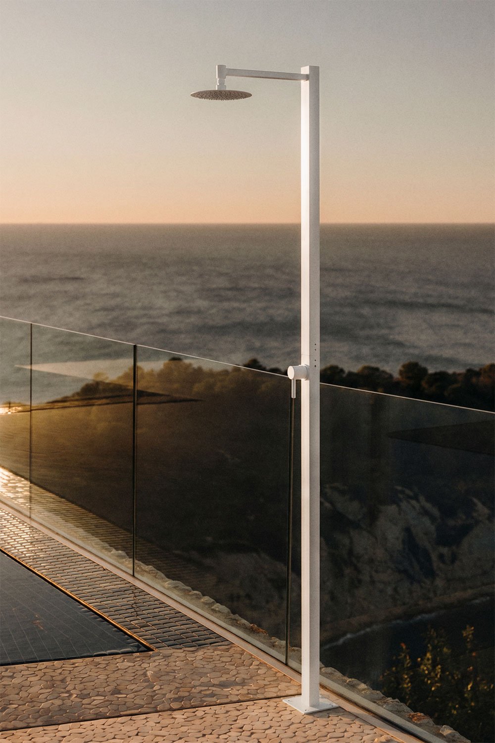 Hernan stainless steel outdoor shower, gallery image 1