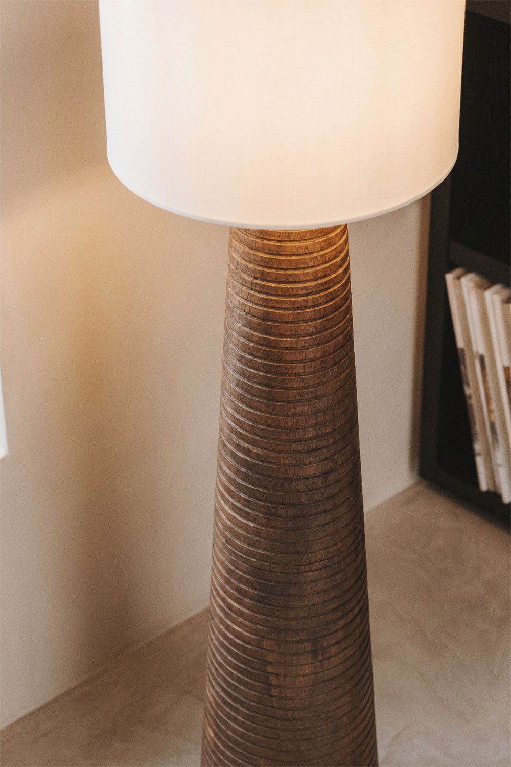 Malva mango wood floor lamp, gallery image 2