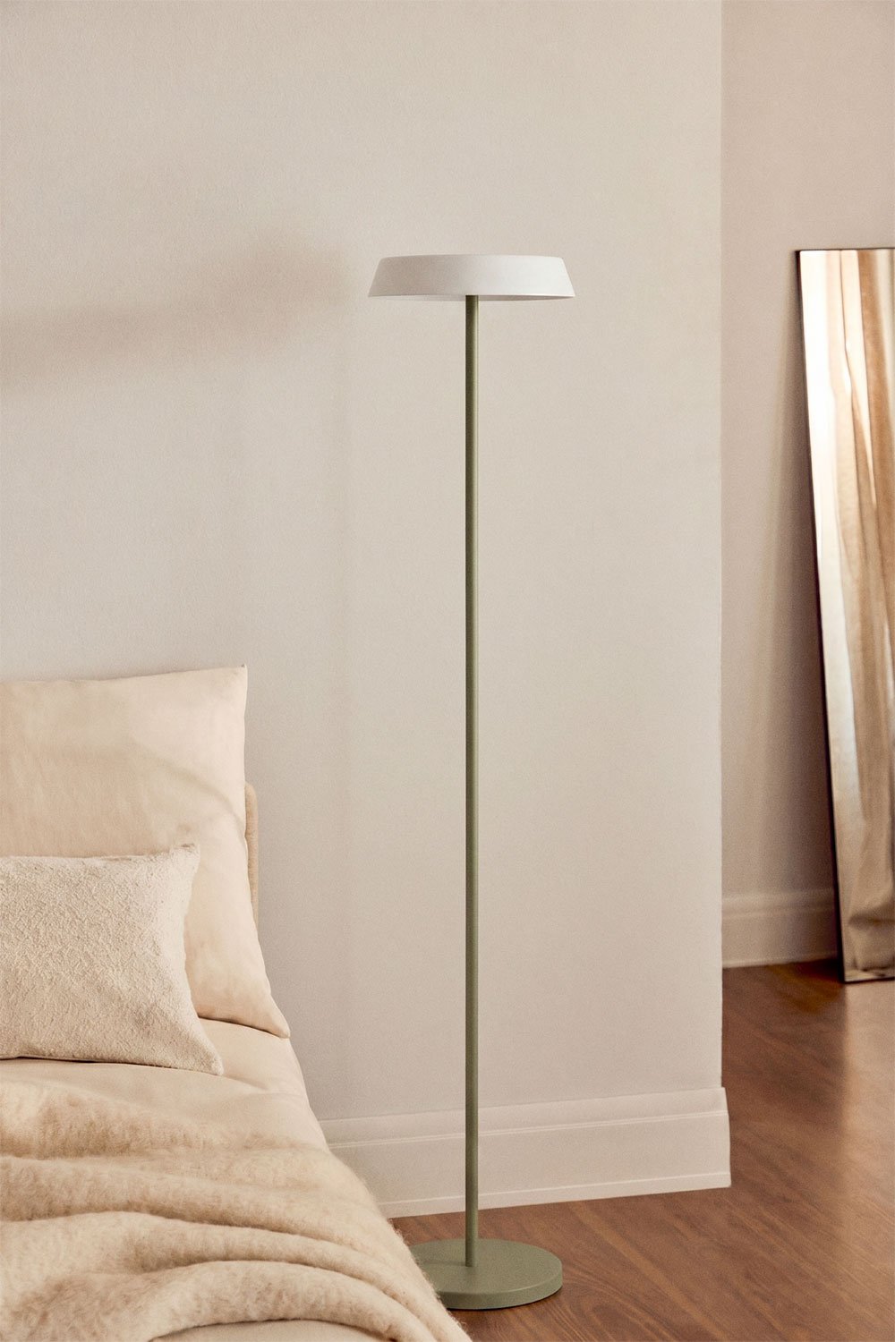 Ulenia wireless LED solar floor lamp in polyethylene and iron, gallery image 1